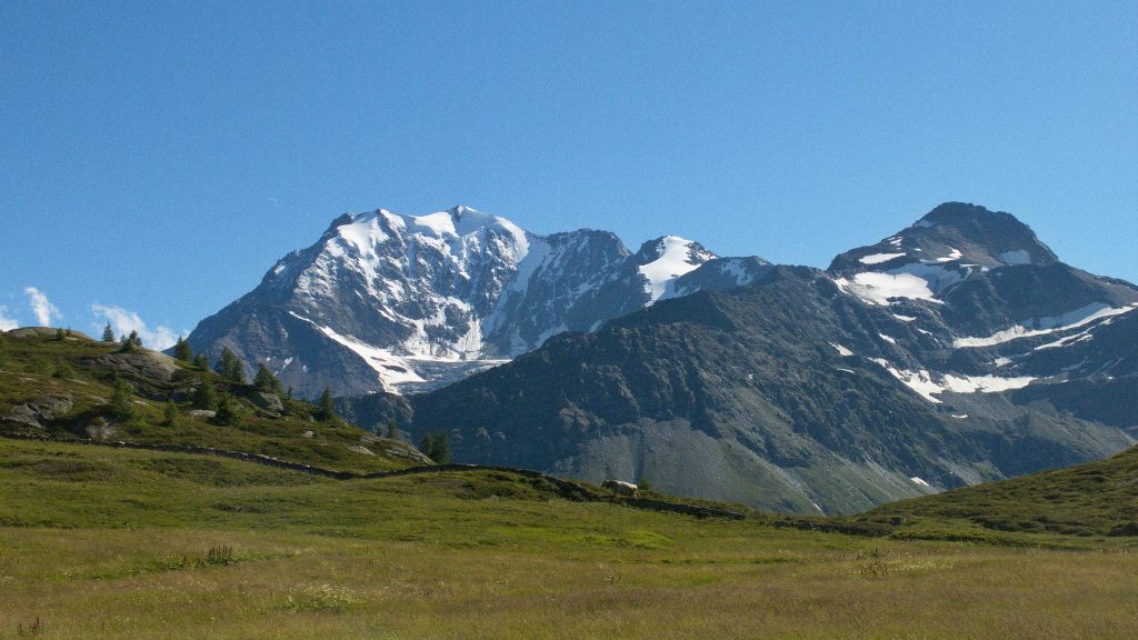 Arrivée au Col du Simplon. Vers le sud vue sur le Fletschhorn (à gauche)